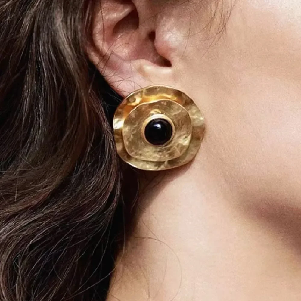 Minimalist stud earrings N26